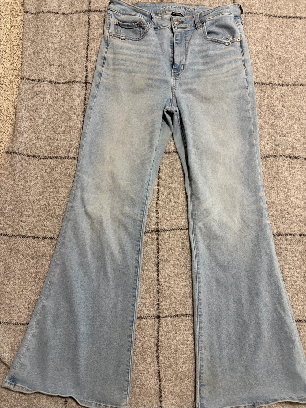 American Eagle Outfitters Light Blue High-Rise Flare Jeans - Picture 3 of 9